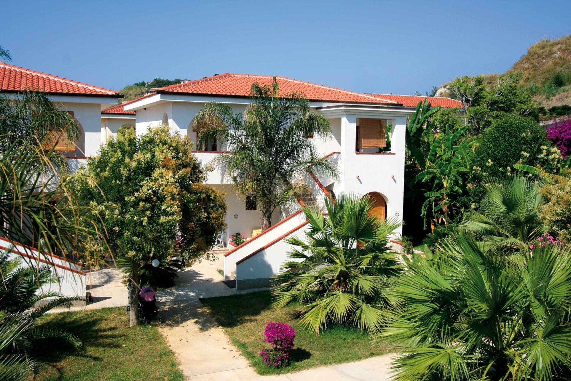 Resort Villaggio Torre Ruffa Robinson 3*