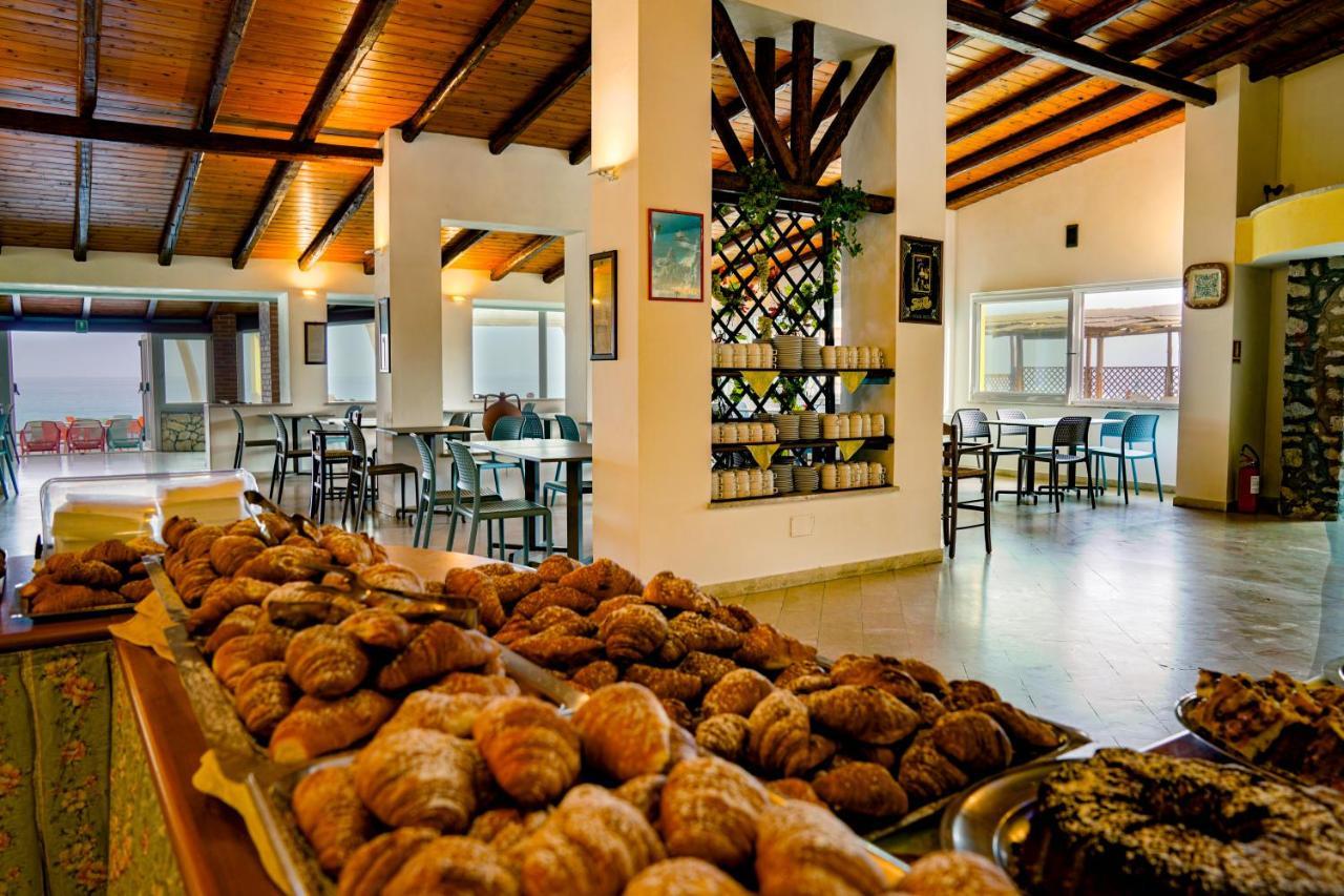 Resort Villaggio Torre Ruffa Robinson 3*